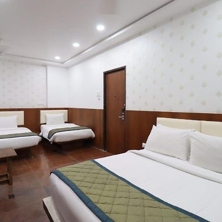 Hotel Center Point Solapur Esterno foto