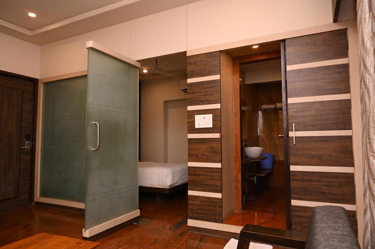 Hotel Center Point Solapur Esterno foto