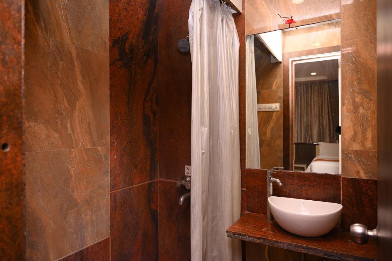 Hotel Center Point Solapur Esterno foto
