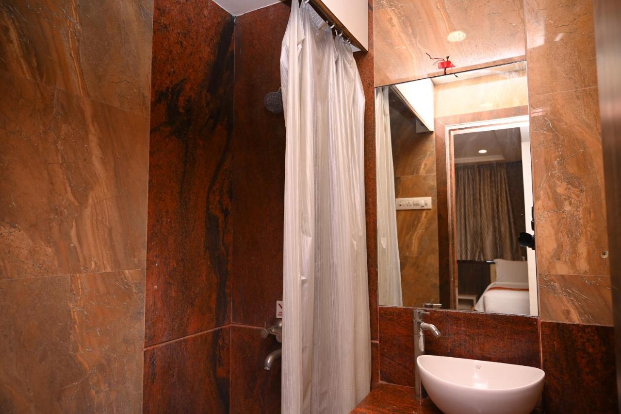 Hotel Center Point Solapur Esterno foto
