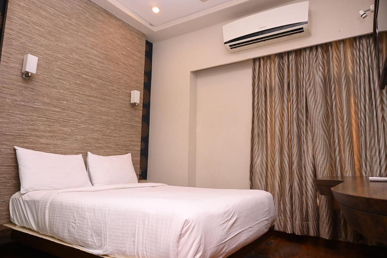 Hotel Center Point Solapur Esterno foto