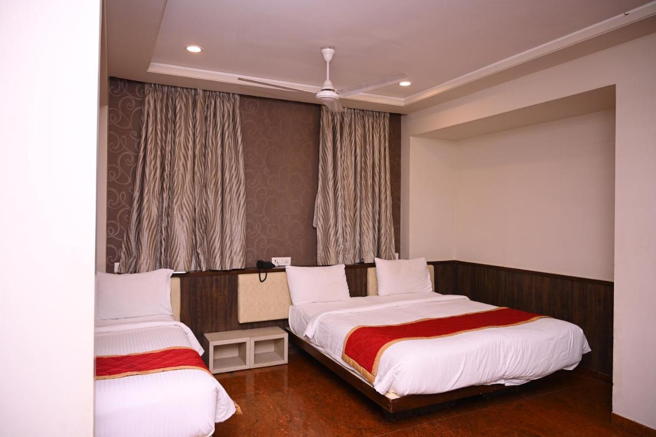 Hotel Center Point Solapur Esterno foto