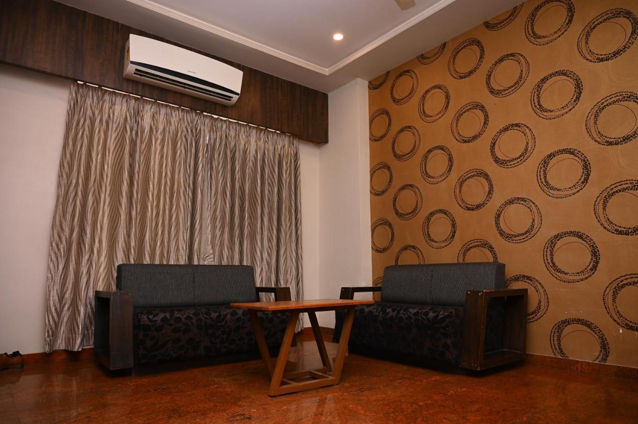 Hotel Center Point Solapur Esterno foto