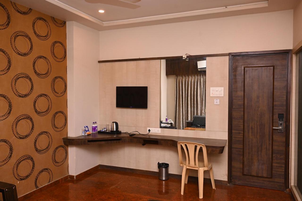 Hotel Center Point Solapur Esterno foto
