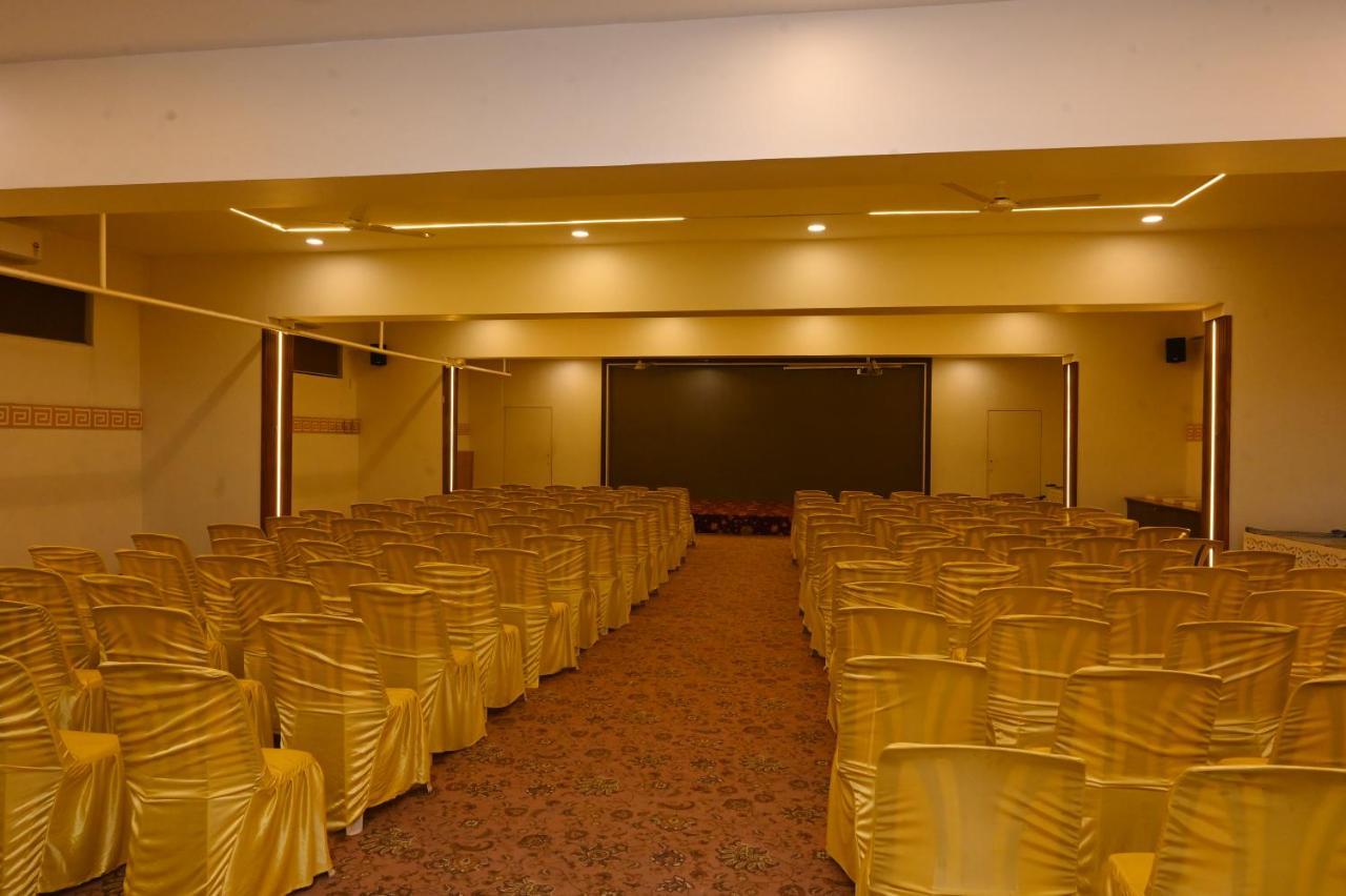 Hotel Center Point Solapur Esterno foto