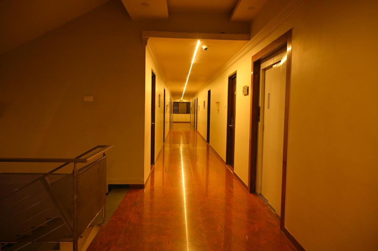 Hotel Center Point Solapur Esterno foto